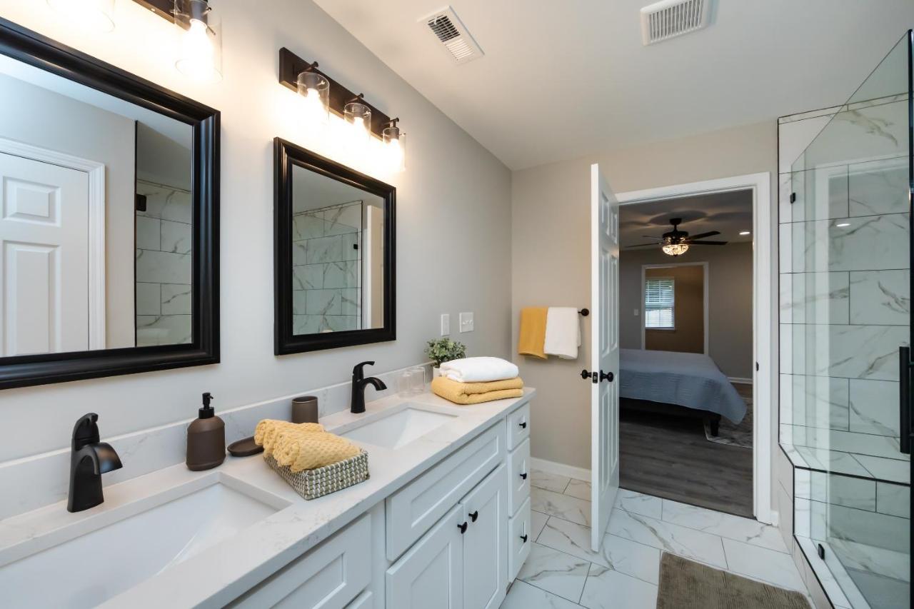Brandnew Spacious 4 Bedroom House Minutes To Uptown Charlotte Bagian luar foto
