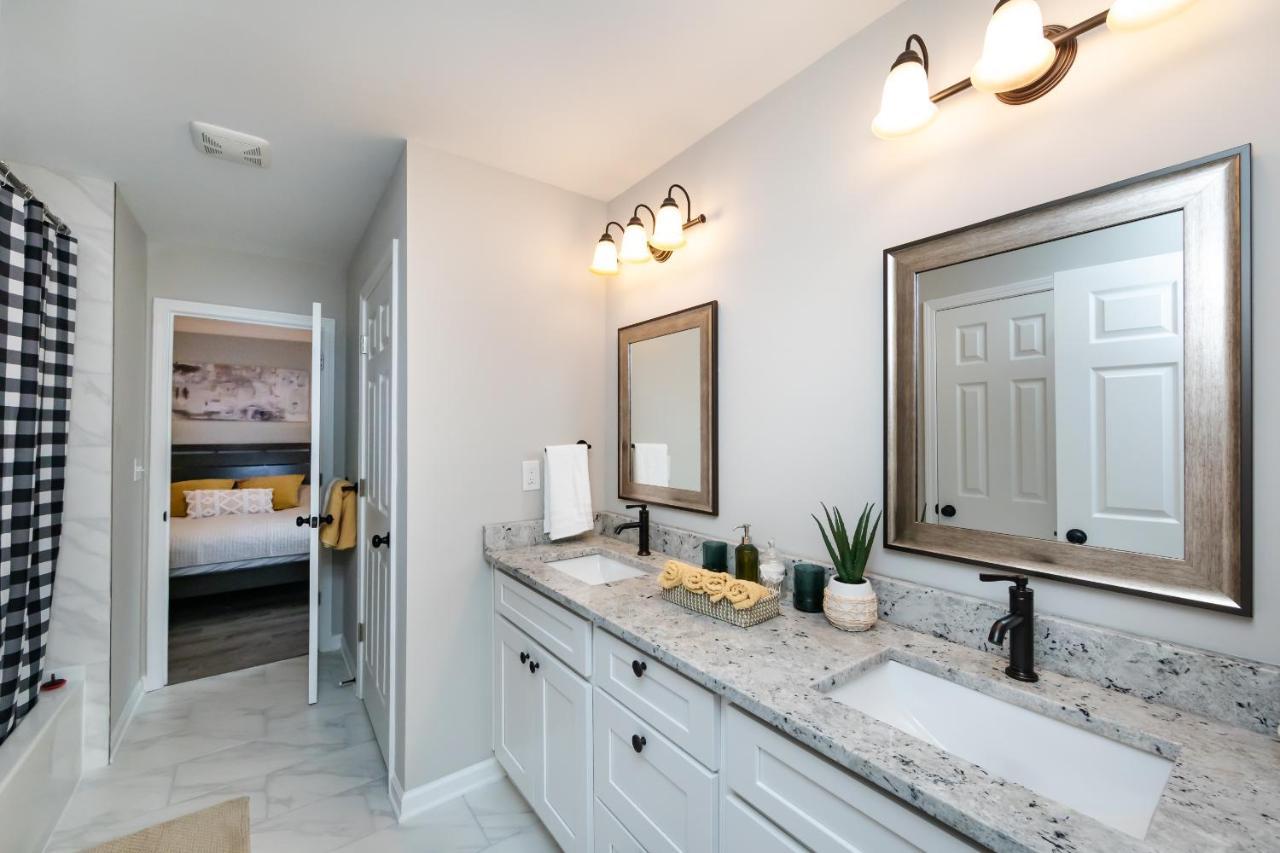 Brandnew Spacious 4 Bedroom House Minutes To Uptown Charlotte Bagian luar foto